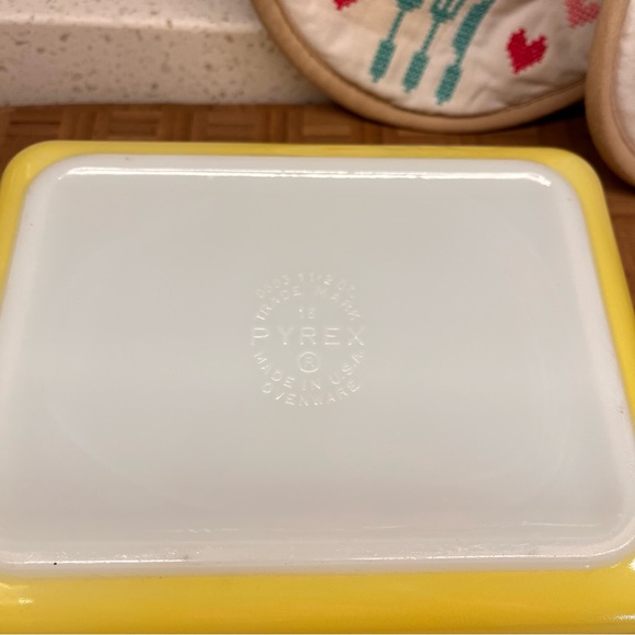 ✨Vintage Pyrex ✨Fridgie refrigerator dish with glass lid yellow - Picture 4 of 10